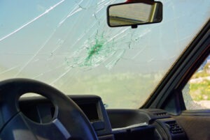 damaged-windshield-after-car-accident